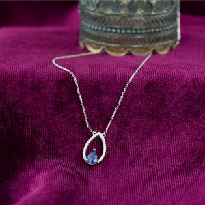 0.54 Karat Pırlanta ve Safir Taşlı Altın Kolye